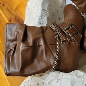 Boots sz8 casual Decree Amber style 1.5" heel.